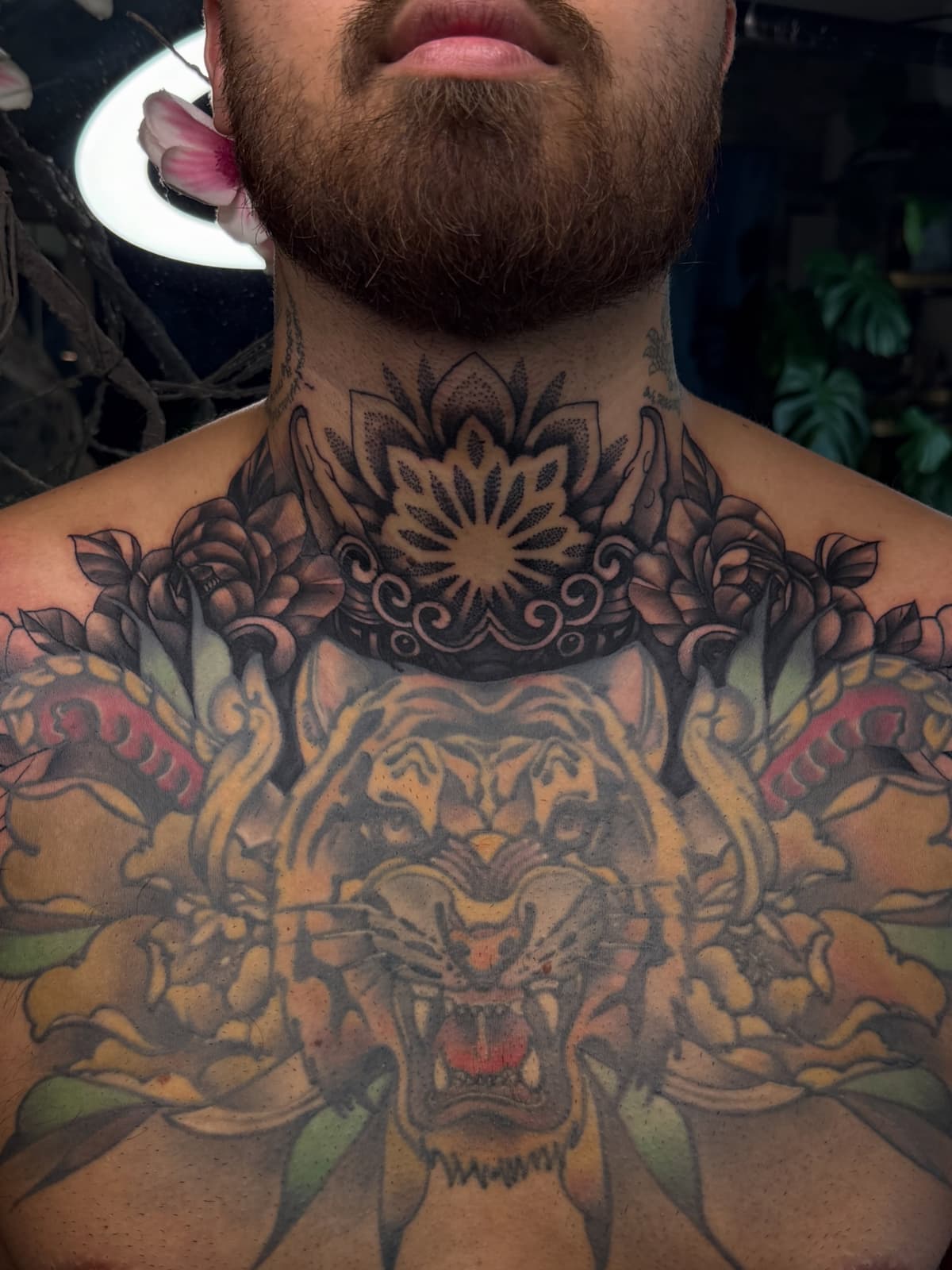 Tigre floral & mandala dotwork ! Contraste et délicatesse.
