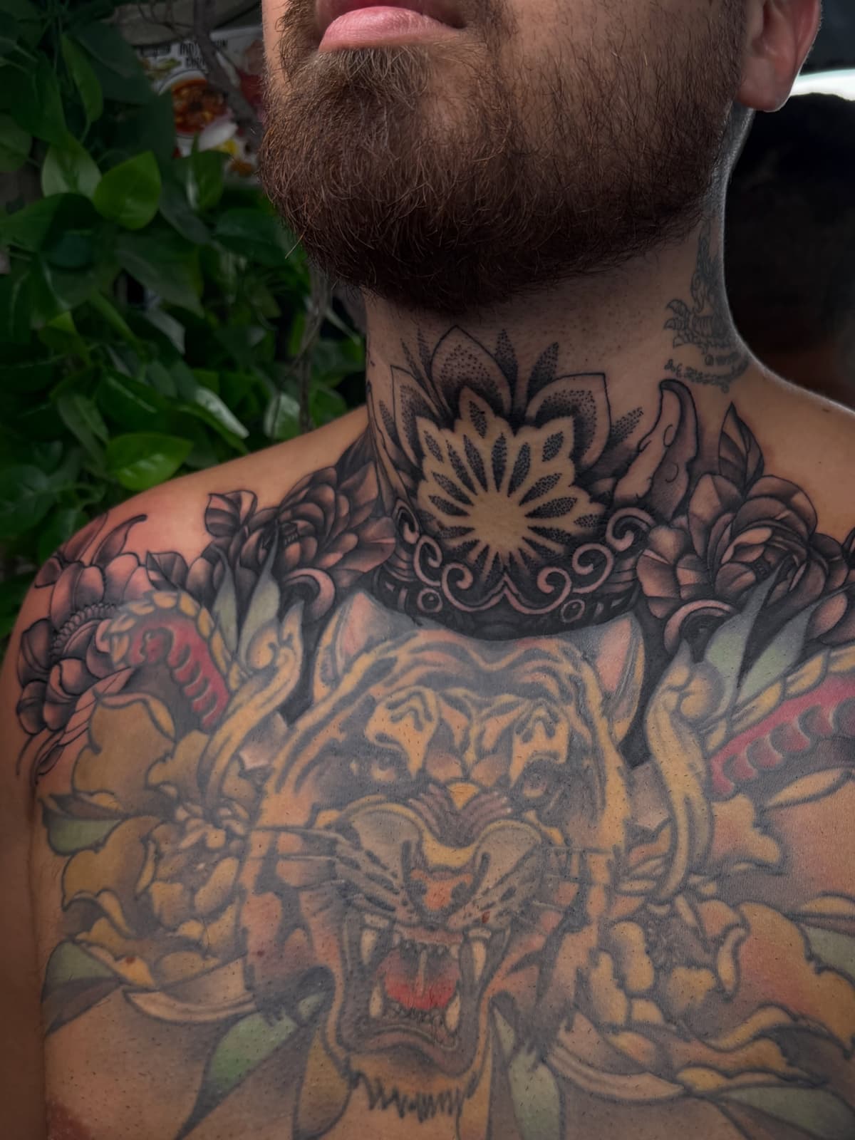 Tigre floral & mandala dotwork ! Contraste et délicatesse.